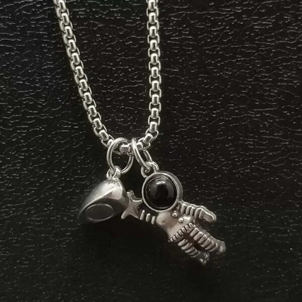 Astronaut Magnet Couple Necklace For Lovers - Image 5